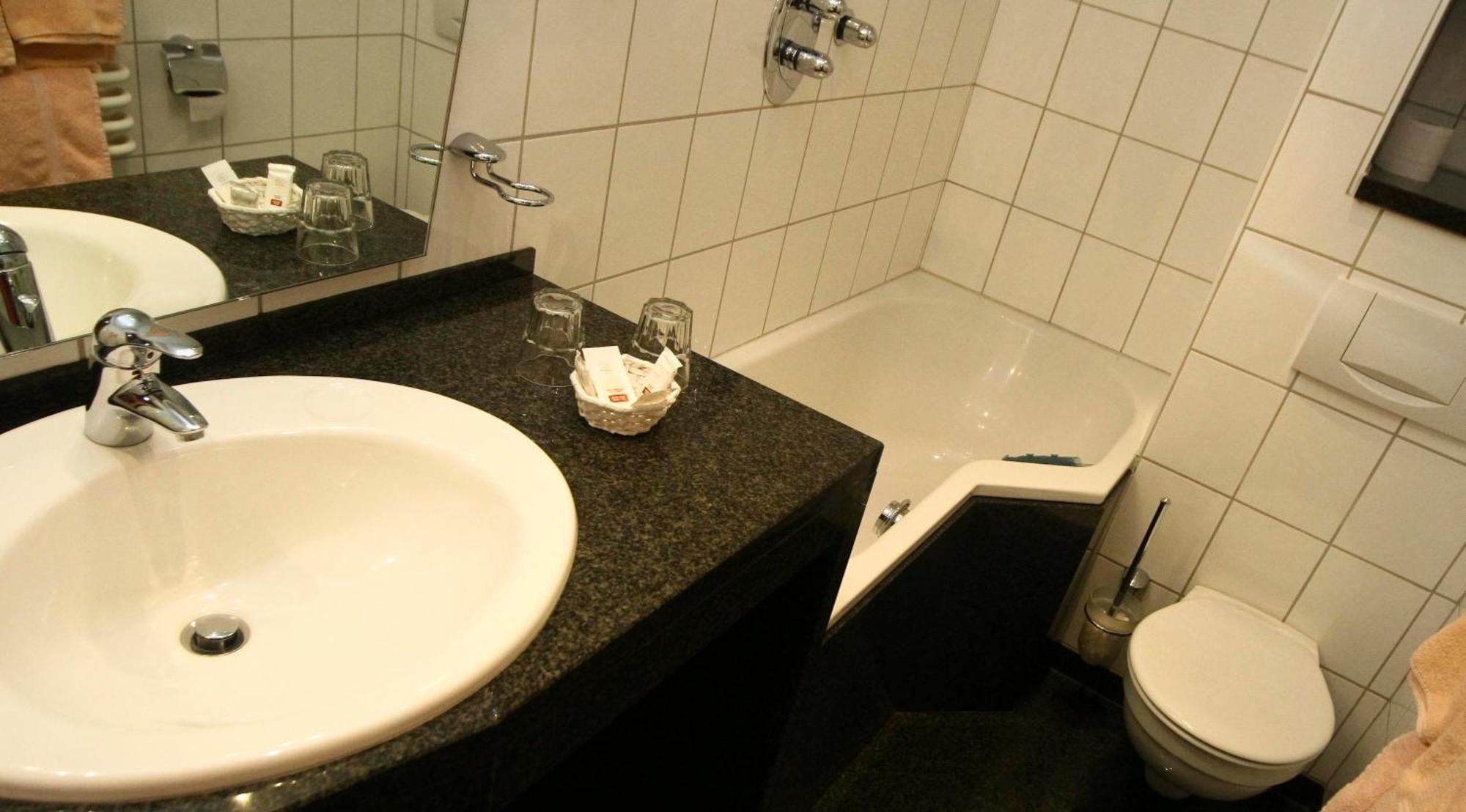 Moselland Hotel Im Enderttal Zum Onkel Willi コッヘム エクステリア 写真