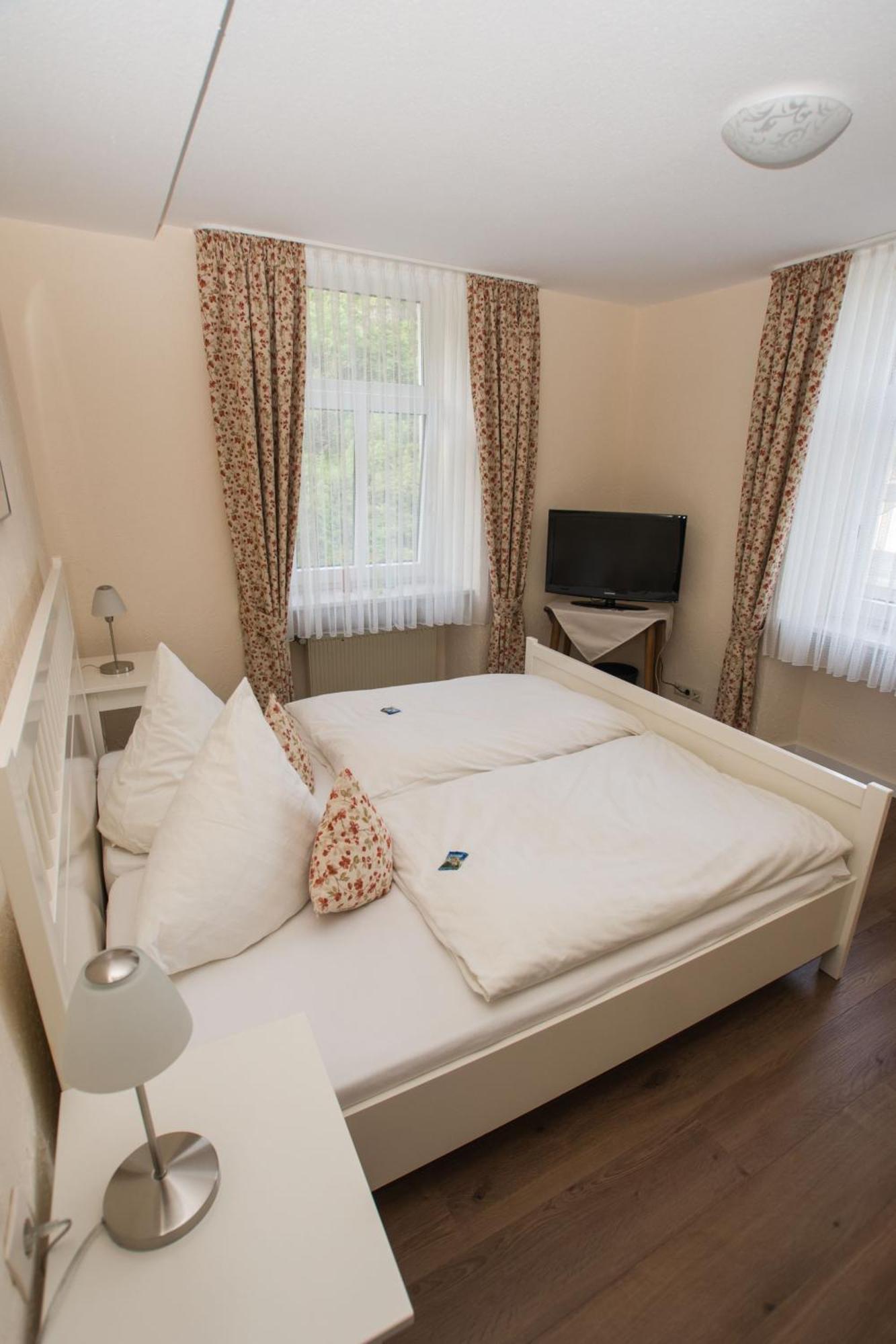 Moselland Hotel Im Enderttal Zum Onkel Willi コッヘム エクステリア 写真
