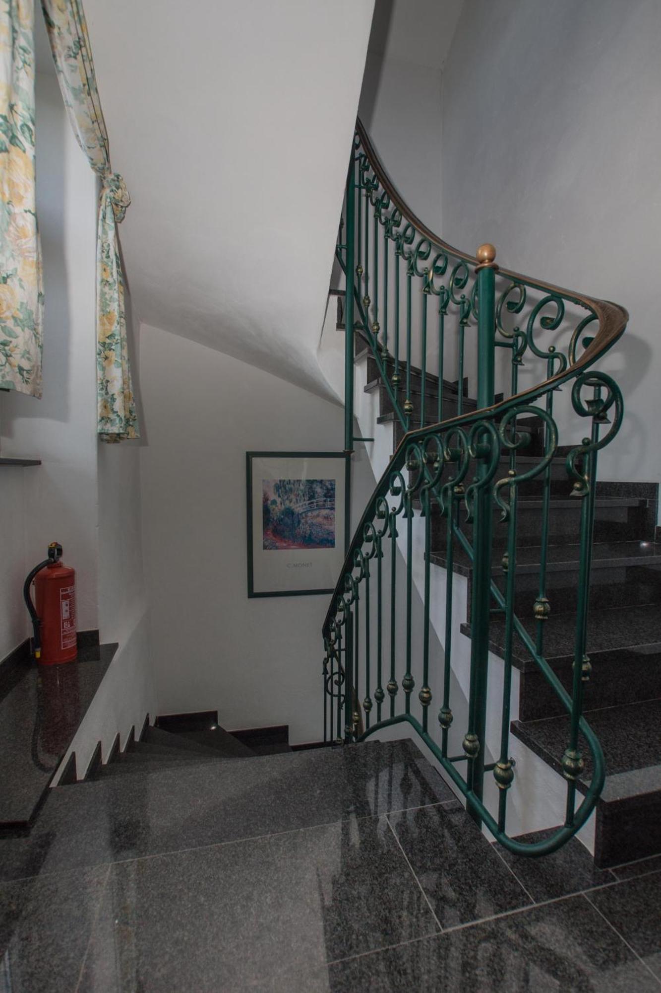 Moselland Hotel Im Enderttal Zum Onkel Willi コッヘム エクステリア 写真